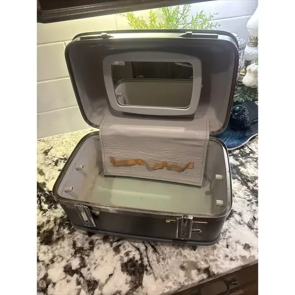 Vtg American Tourister Tiara Grey Train Travel Makeup Case Luggage No Key - Picture 5 of 6